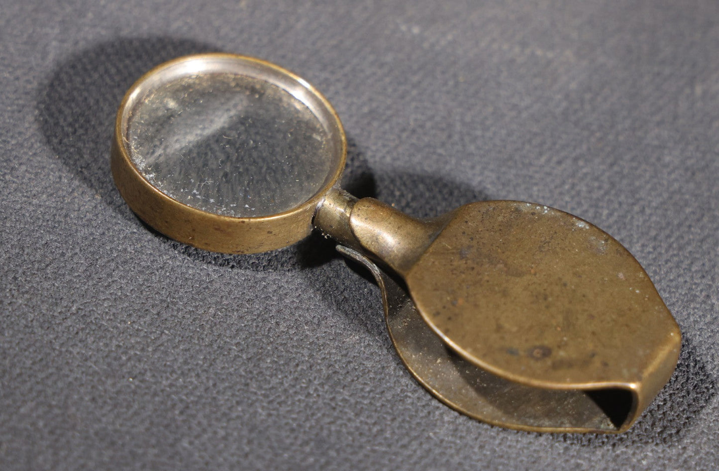 Lot 082 - Antique Brass Folding Pocket Loupe Magnifying Glass With Swivel Ring