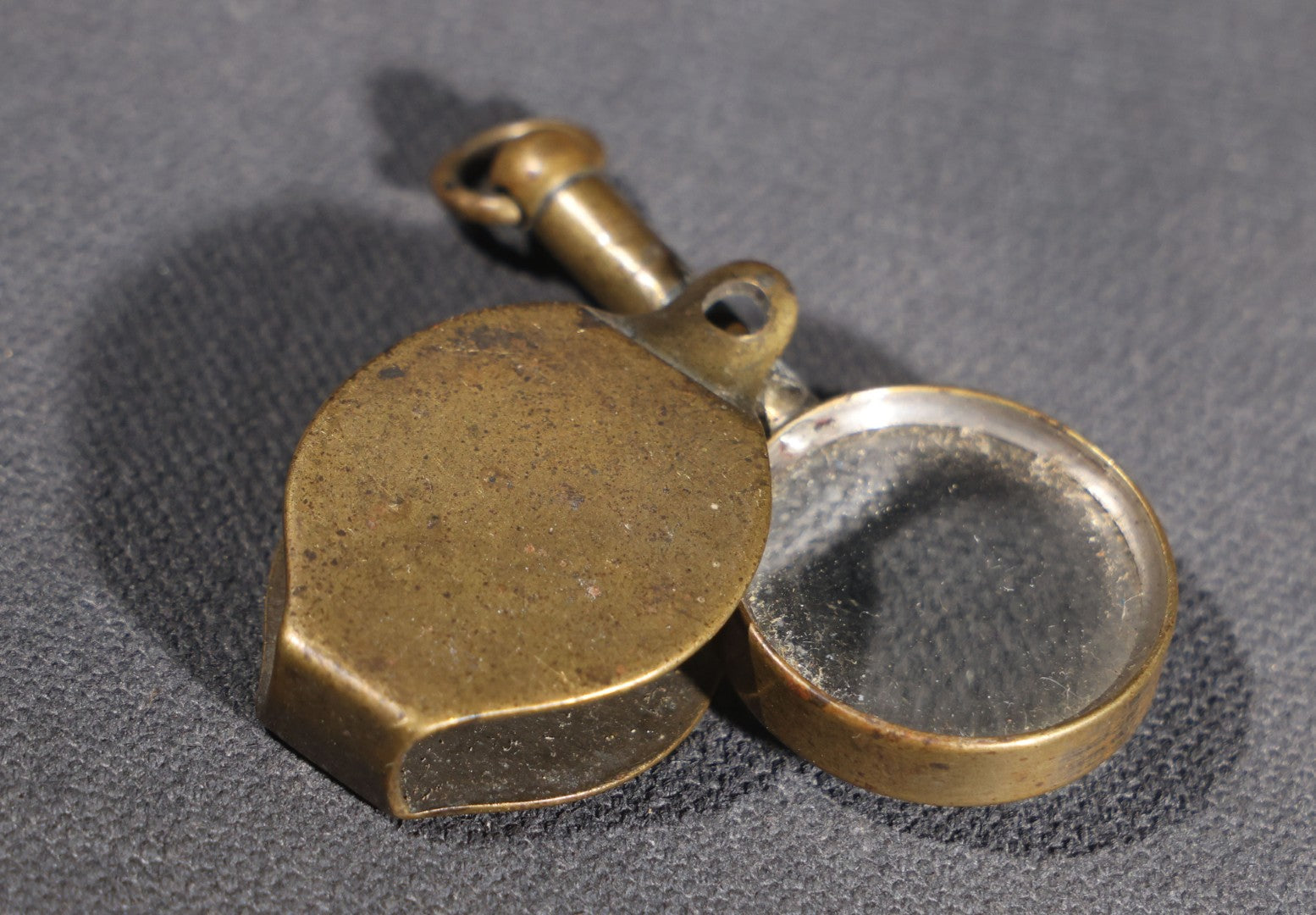 Lot 082 - Antique Brass Folding Pocket Loupe Magnifying Glass With Swivel Ring