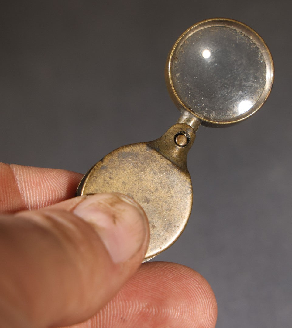 Lot 082 - Antique Brass Folding Pocket Loupe Magnifying Glass With Swivel Ring