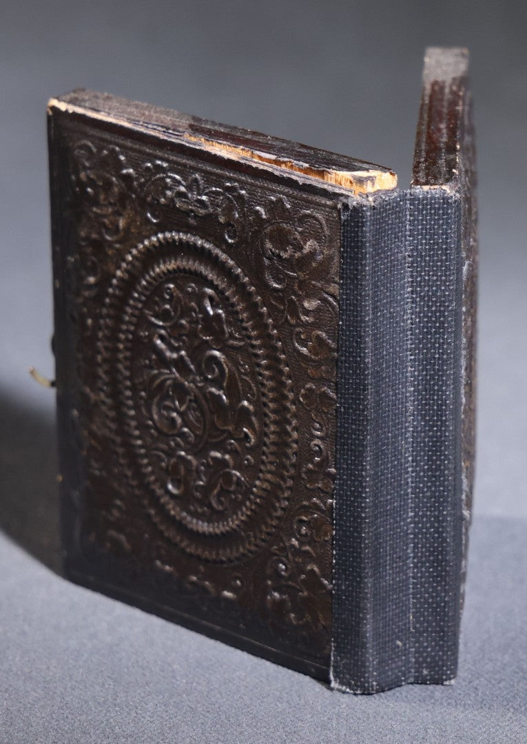 Lot 114 - Antique 1/9th Plate Daguerreotype Photograph, Full Intact Leatherette Union Case, Young Woman In Lace Collar And Dark Dress, Scroll And Medallion Design