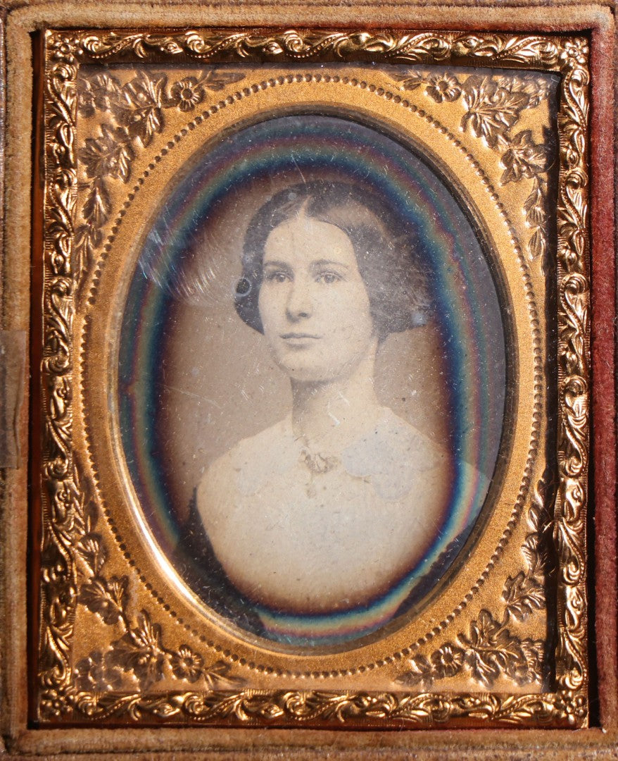 Lot 115 - Antique 1/9th Plate Daguerreotype Photograph, Half Leatherette Case, Young Woman, Possible Id On Note, "Jean Fobes? 2nd Wife Of Charles Noble Emerson"