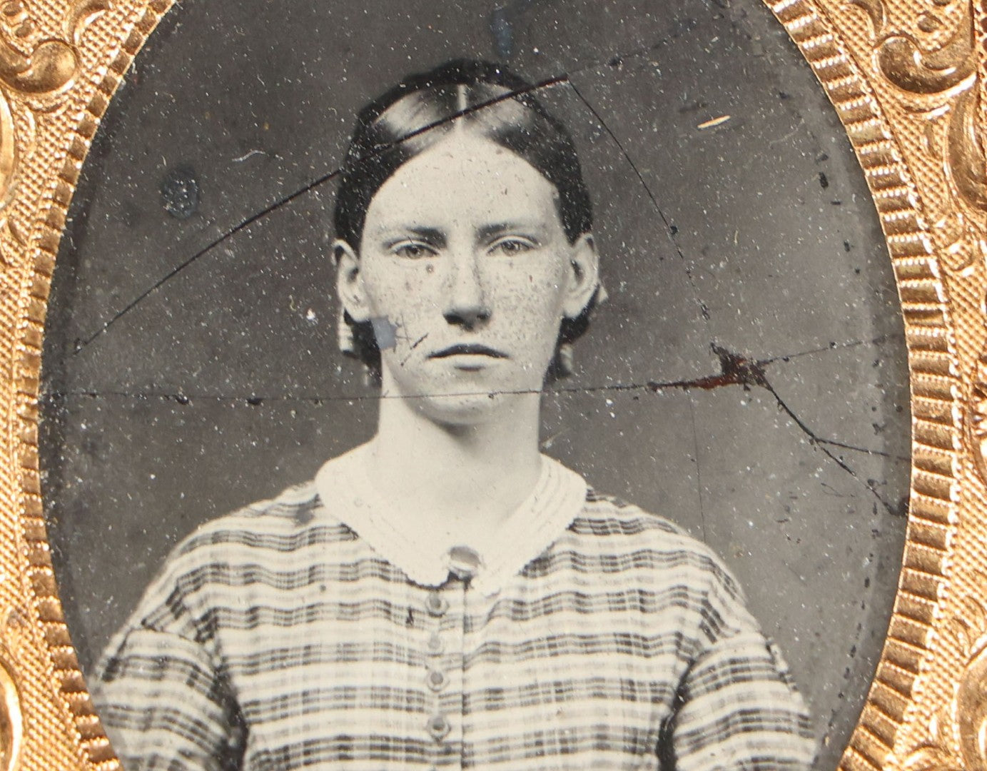 Lot 118 - Antique 1/9th Plate Ambrotype Photograph, Uncased, Portrait Of A Young Woman In Plaid Dress With White Collar, Photographed At Geo. L. Brakenridge's Ambrotype & Photograph Saloon, Ware, Massachusetts, Note Cracked Image Plate