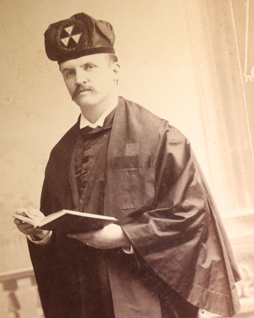 Lot 126 - Antique Cabinet Card Photograph Of A Middle-Aged Man In Dark Ceremonial Robe With Black Cross, Cap Bearing Cross-And-Triangle Devices, Holding A Book, Photographed By Veeder, Albany, New York