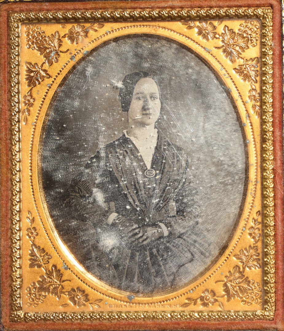 Antique 1/6th Plate Daguerreotype Photograph of a Young Woman with Brooch, Photographed by Chase, 175 Washington Street, in Half Leatherette Union Case