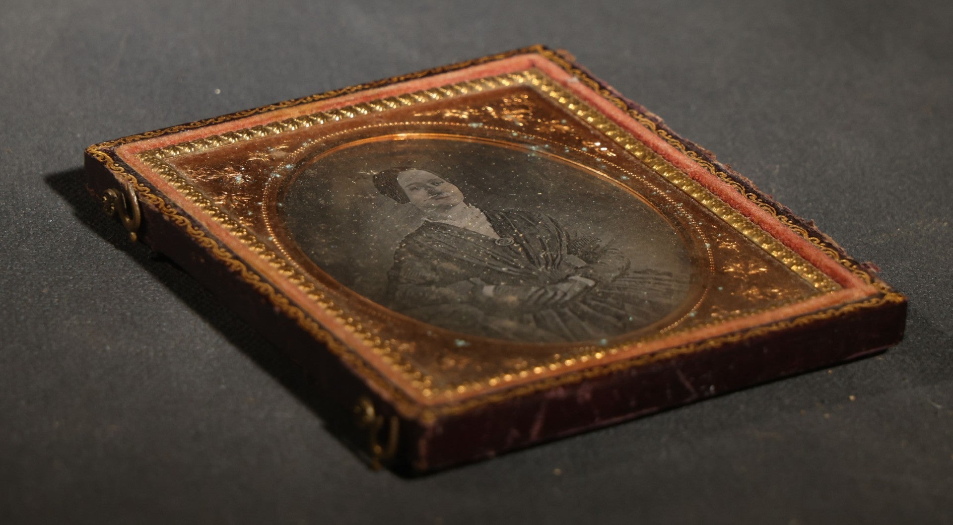 Antique 1/6th Plate Daguerreotype Photograph of a Young Woman with Brooch, Photographed by Chase, 175 Washington Street, in Half Leatherette Union Case