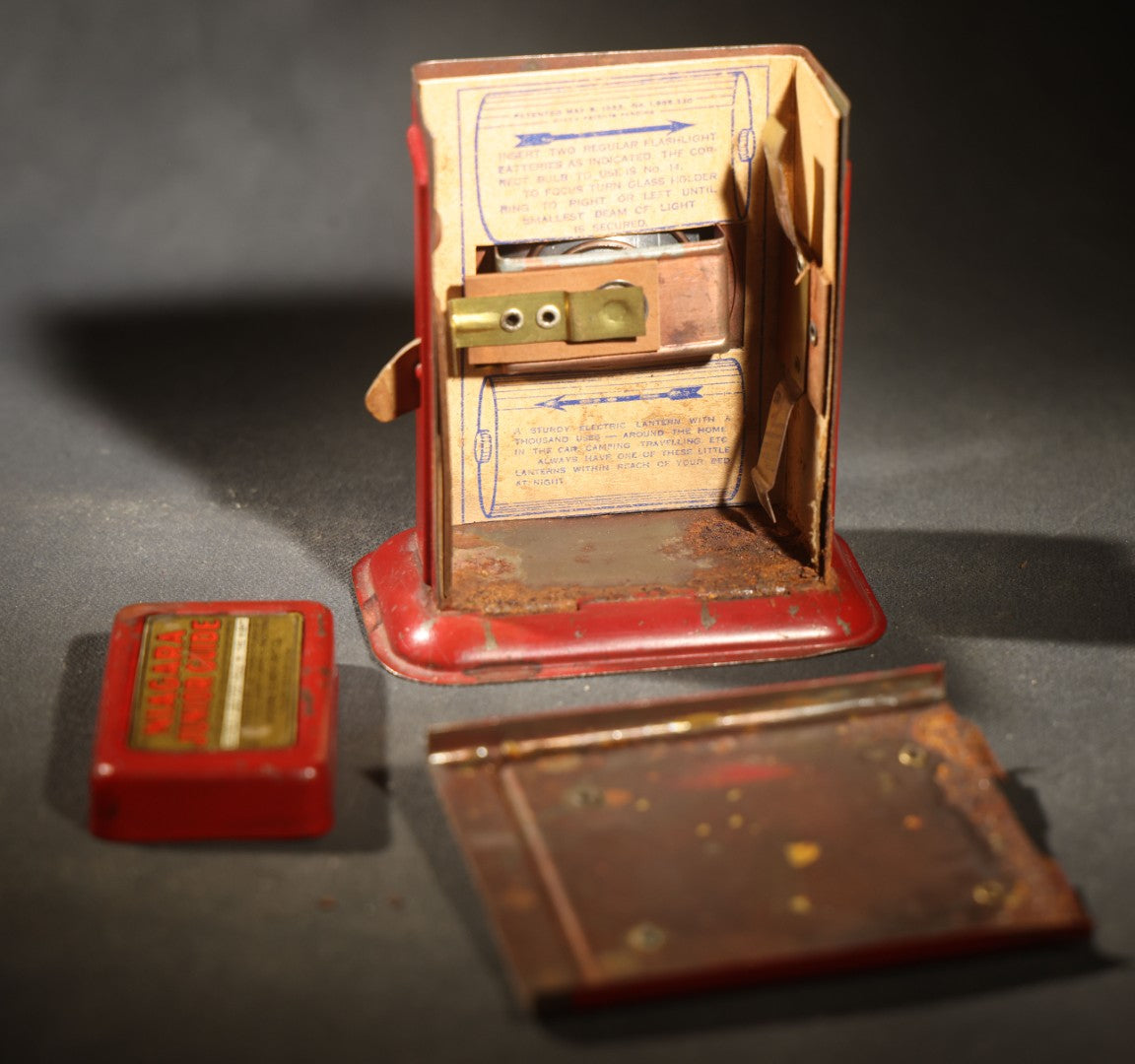 Vintage Niagara Junior Guide Red Metal Flashlight, Patented 1933, Niagara Searchlight Co., Niagara Falls, New York, Untested