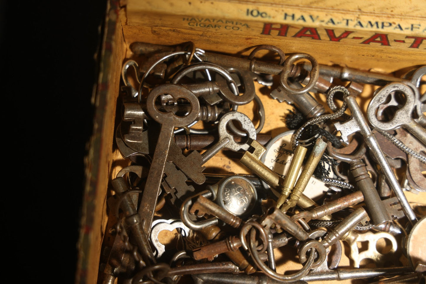 Vintage HAV-A-TAMPA 10 Cent Cigar Box Filled with Skeleton Keys, Tampa, Florida, As Found