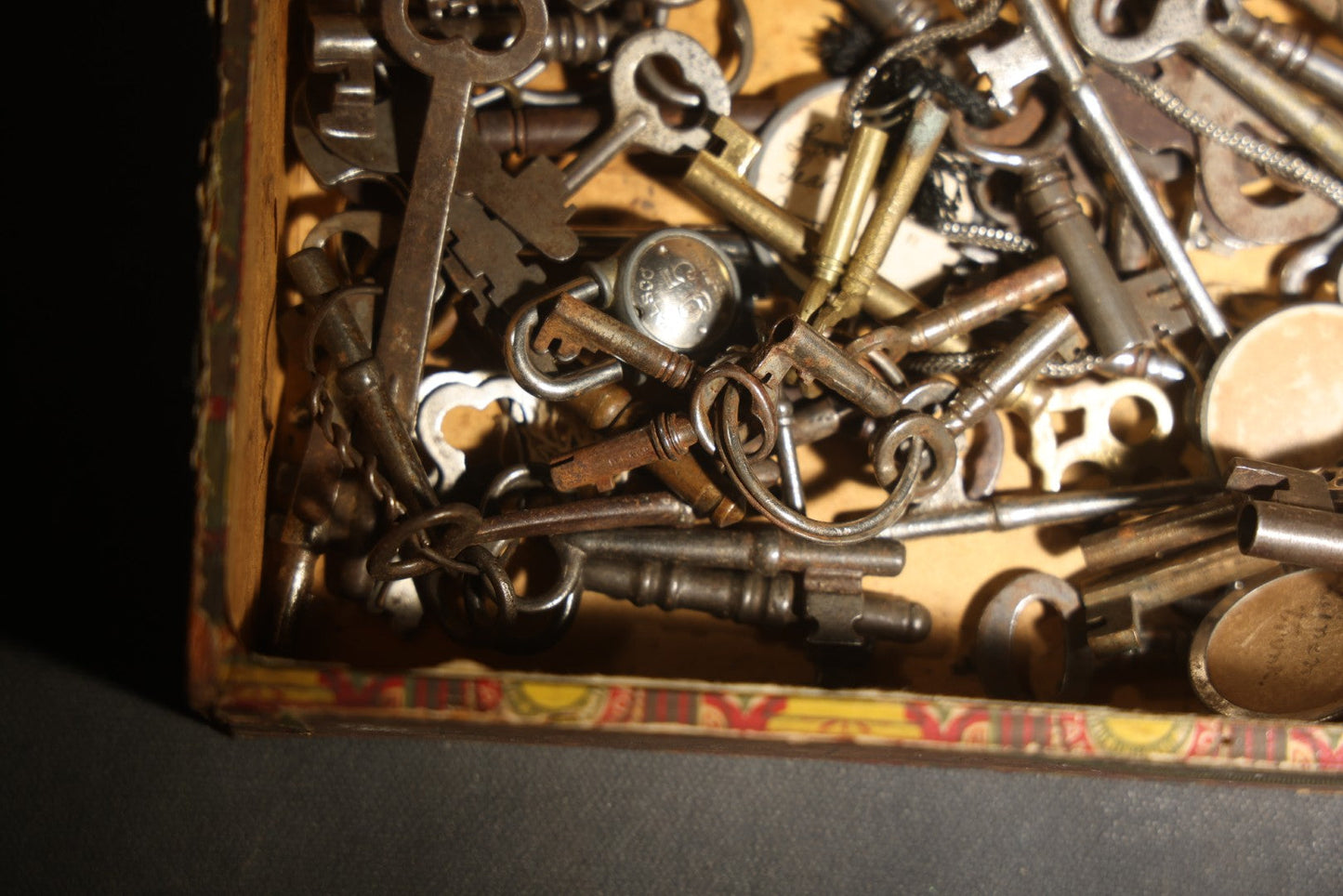 Vintage HAV-A-TAMPA 10 Cent Cigar Box Filled with Skeleton Keys, Tampa, Florida, As Found