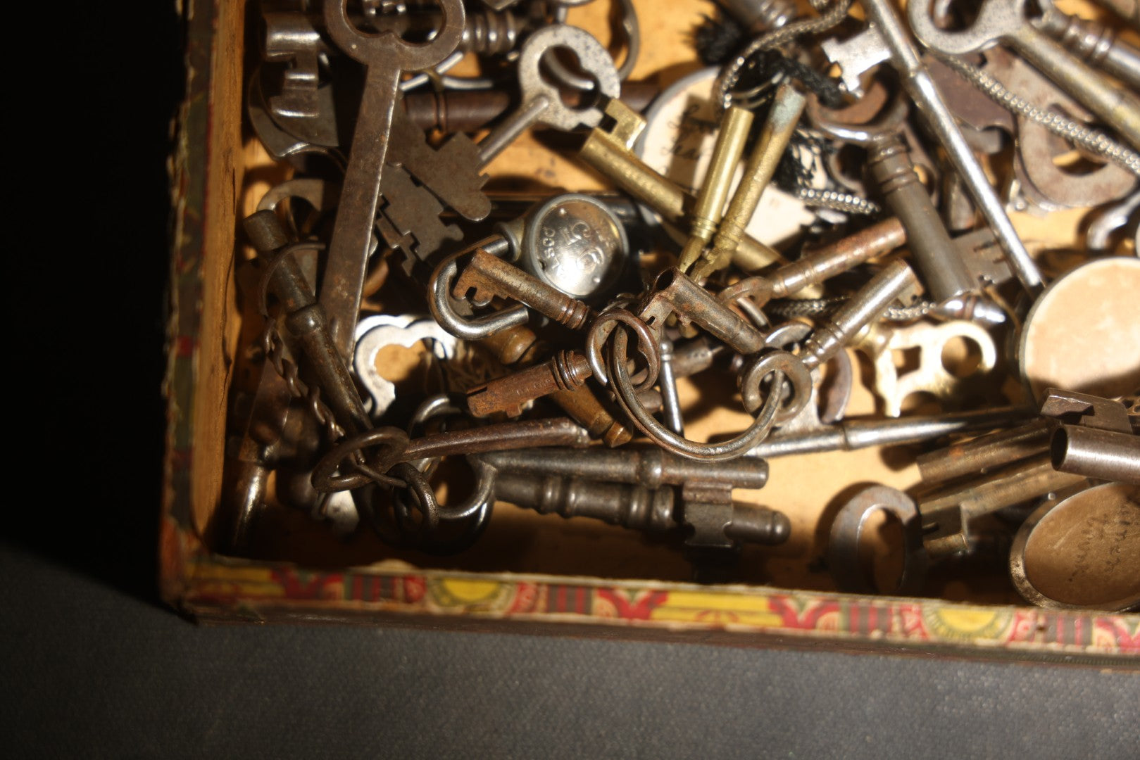 Vintage HAV-A-TAMPA 10 Cent Cigar Box Filled with Skeleton Keys, Tampa, Florida, As Found