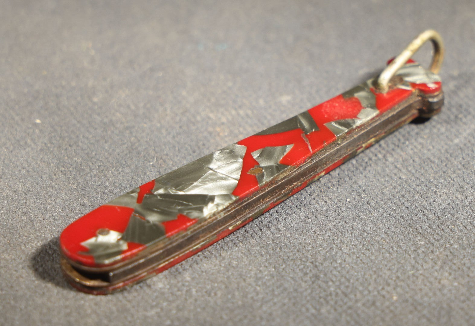 Vintage Celluloid Baseball Bat Form Single Blade Folding Pocket Knife with Etched Babe Ruth Signature, Manufactured by Camillus Cutlery Co., Camillus, New York