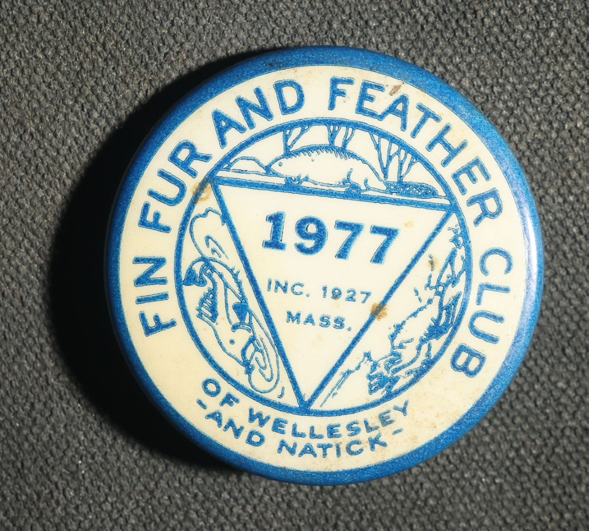 Four Buttons, Chauffer License State of Oregon 1949, Fin and Feathre Club of Wellesley and Natick Mass 1977, Sterling Range, and "45"