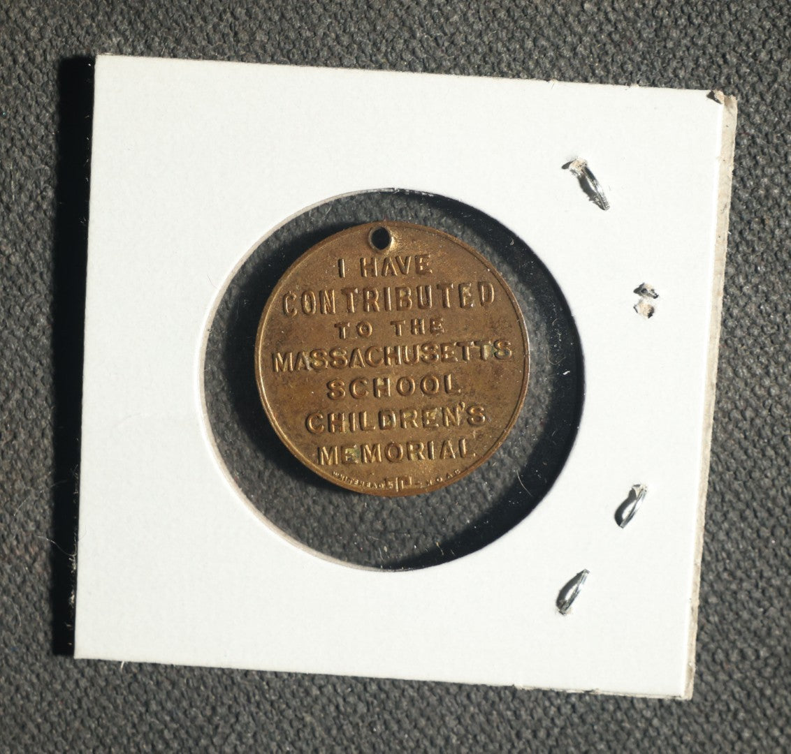 Trio of George Washington Items Including Two Pins and Bicentennial Coin