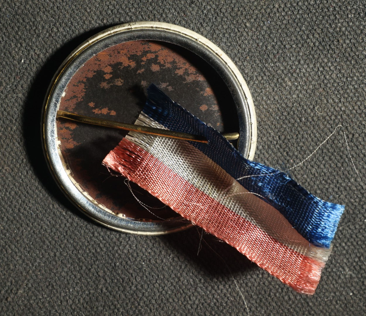 Trio of George Washington Items Including Two Pins and Bicentennial Coin