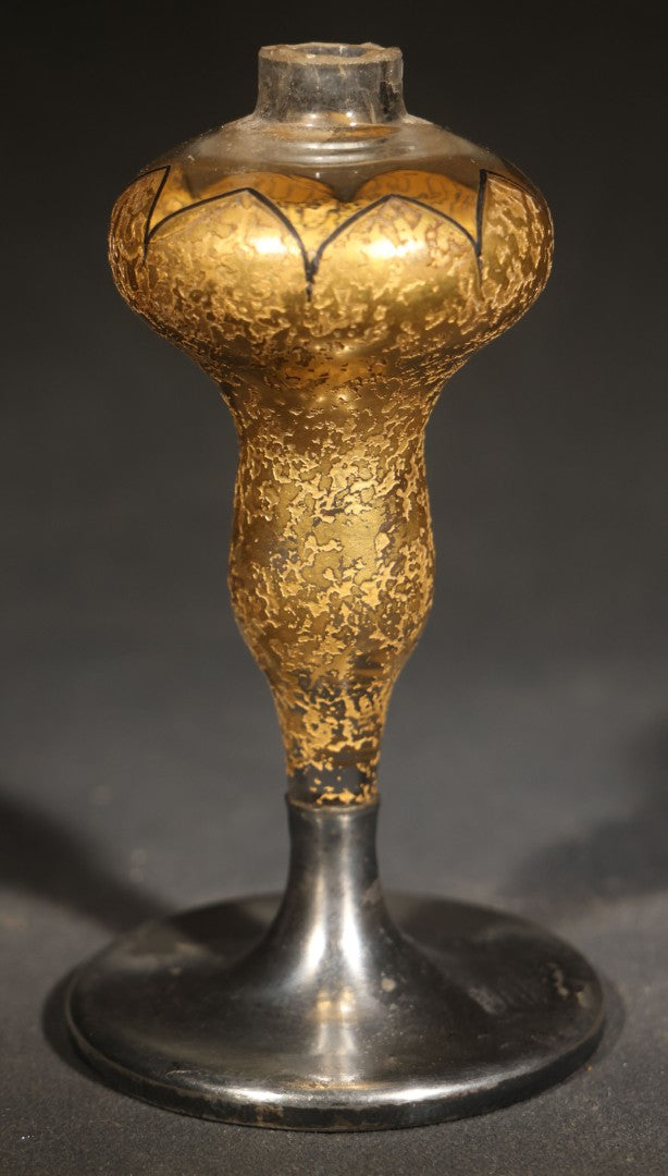 Antique Gold-Decorated Glass Courting Lamp with Metal Base