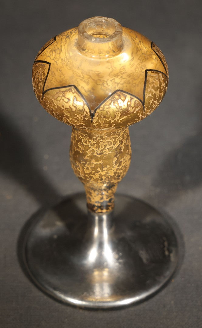 Antique Gold-Decorated Glass Courting Lamp with Metal Base