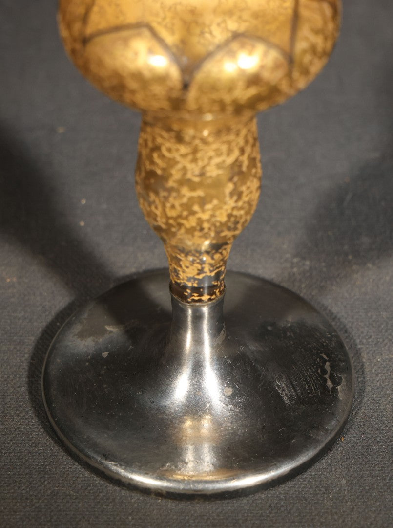 Antique Gold-Decorated Glass Courting Lamp with Metal Base