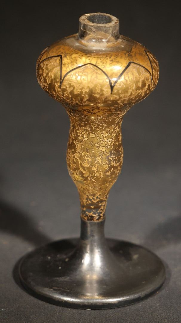 Antique Gold-Decorated Glass Courting Lamp with Metal Base