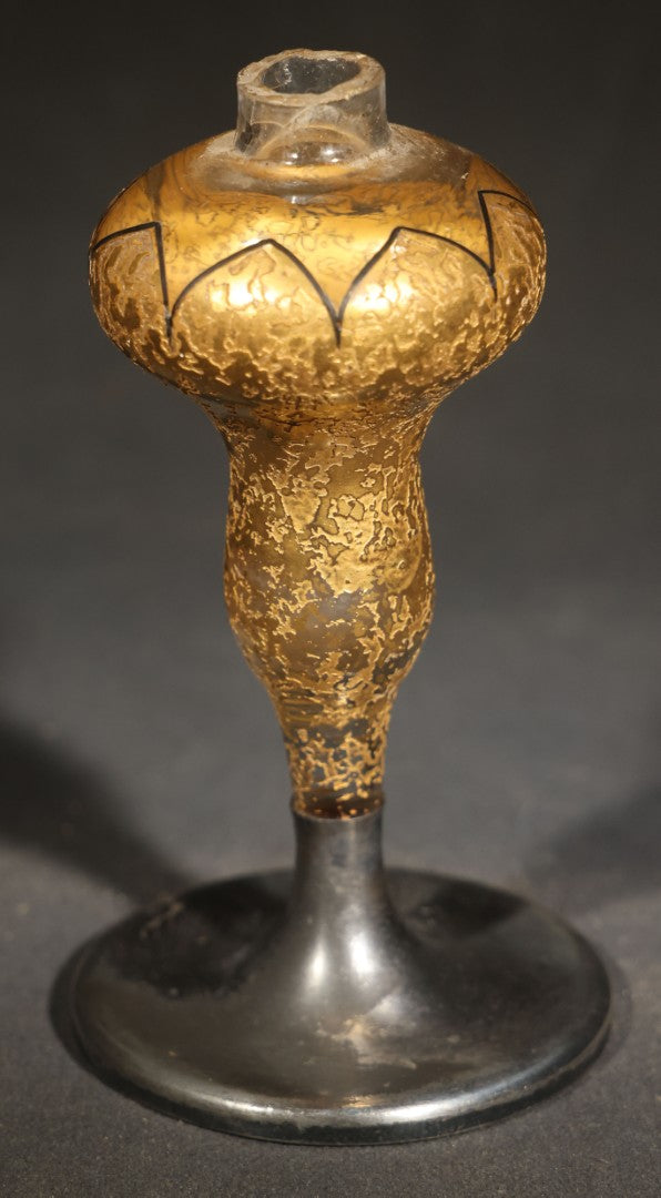 Antique Gold-Decorated Glass Courting Lamp with Metal Base
