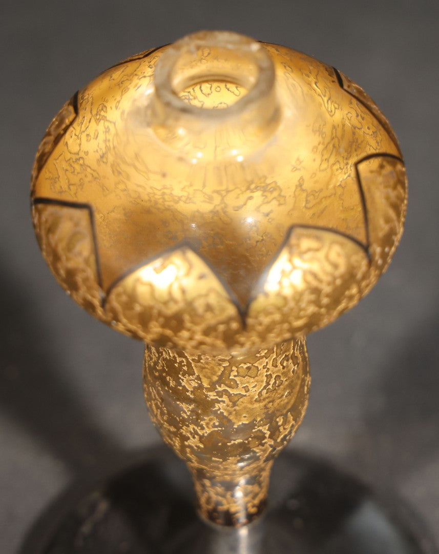 Antique Gold-Decorated Glass Courting Lamp with Metal Base