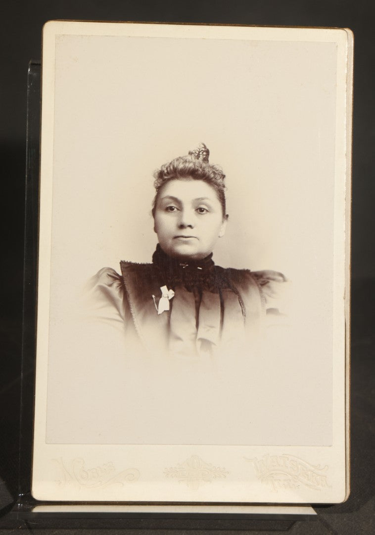Grouping of 11 Antique Cabinet Card Photographs of Men and Women including Blackstone's of Galesburg, Illinois