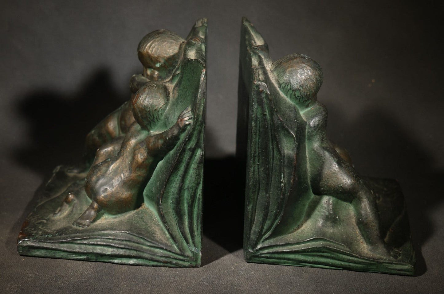Pair of Antique Green-Patinated Bookends with Two Putti / Cherubs in Relief, Signed and Dated 1903, Manufactured by WAL Co.