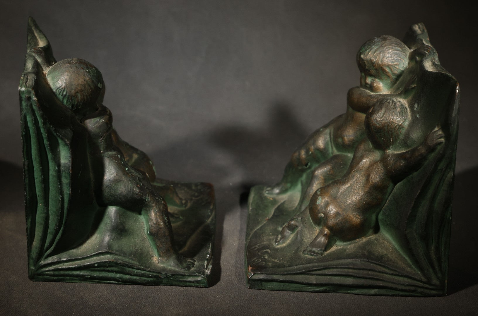 Pair of Antique Green-Patinated Bookends with Two Putti / Cherubs in Relief, Signed and Dated 1903, Manufactured by WAL Co.