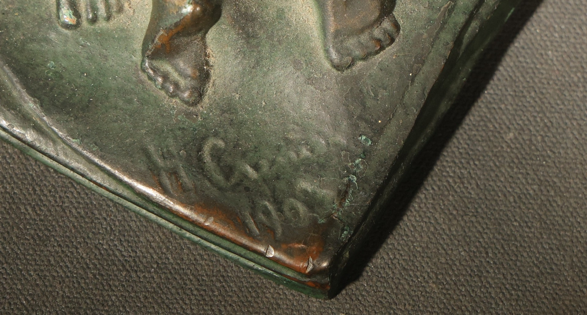 Pair of Antique Green-Patinated Bookends with Two Putti / Cherubs in Relief, Signed and Dated 1903, Manufactured by WAL Co.