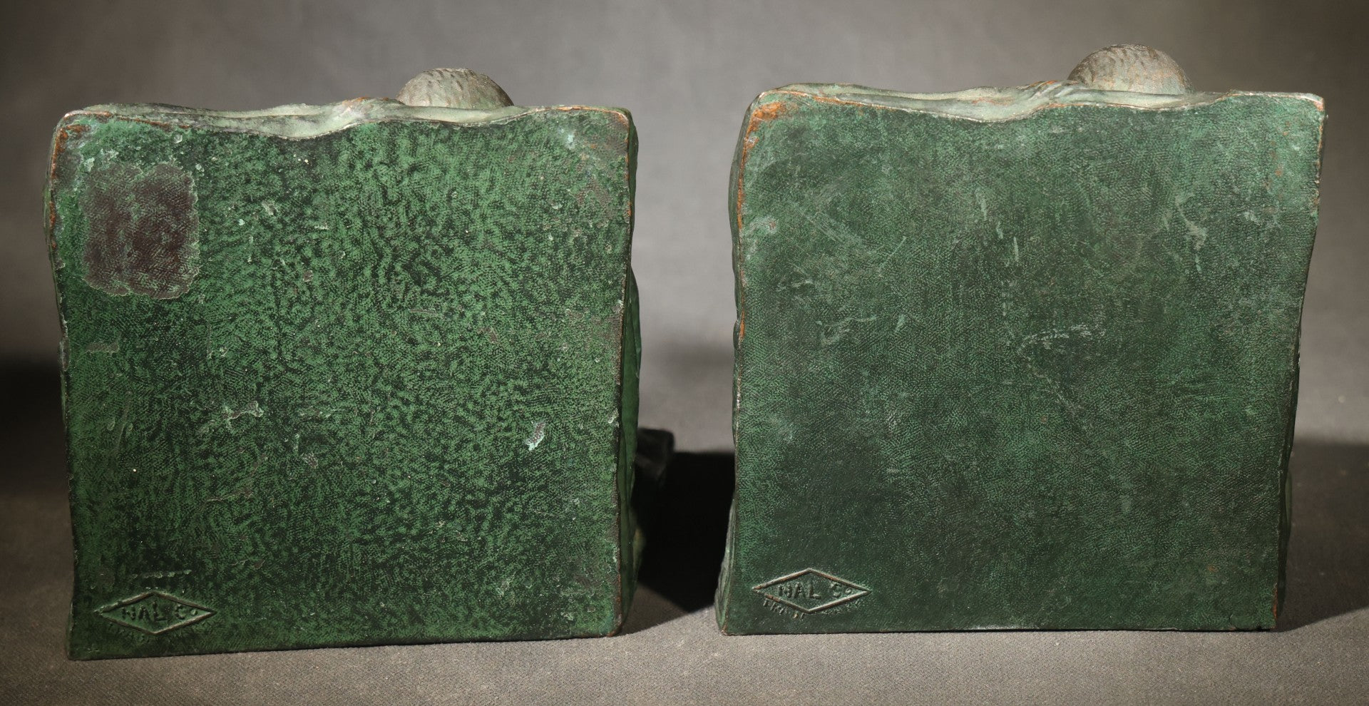 Pair of Antique Green-Patinated Bookends with Two Putti / Cherubs in Relief, Signed and Dated 1903, Manufactured by WAL Co.