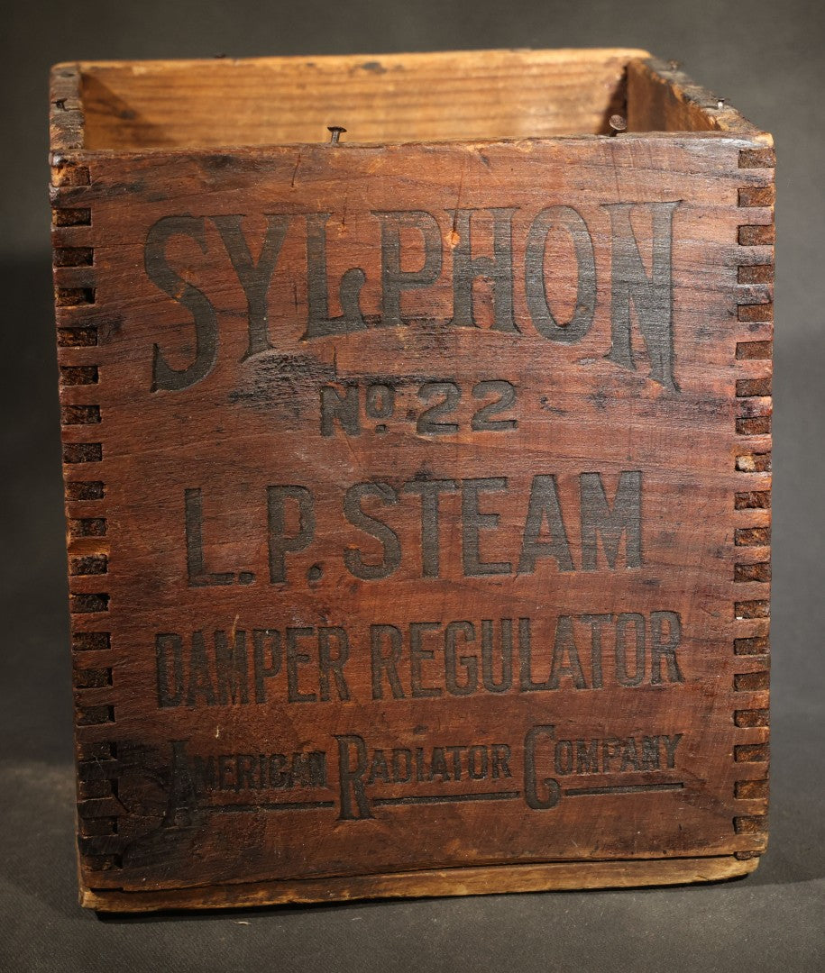 Antique Sylphon No. 22 L.P. Steam Damper Regulator Finger-Jointed Wooden Shipping Crate, American Radiator Company