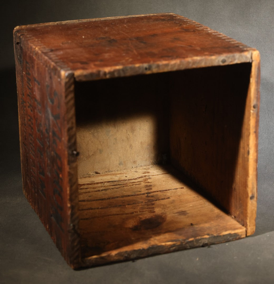 Antique Sylphon No. 22 L.P. Steam Damper Regulator Finger-Jointed Wooden Shipping Crate, American Radiator Company