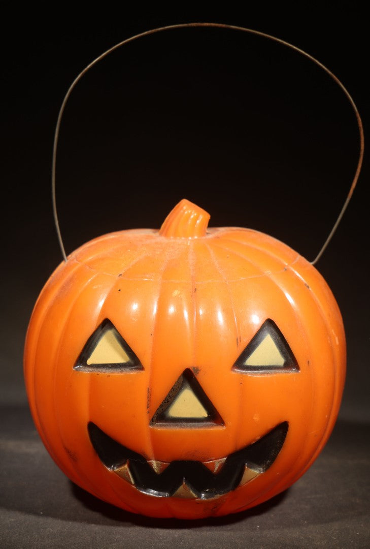 Vintage Plastic Halloween Jack-O-Lantern Pumpkin Battery-Powered Lantern with Wire Bail Handle, Manufactured by Union Products Inc., Leominster, Massachusetts, Untested