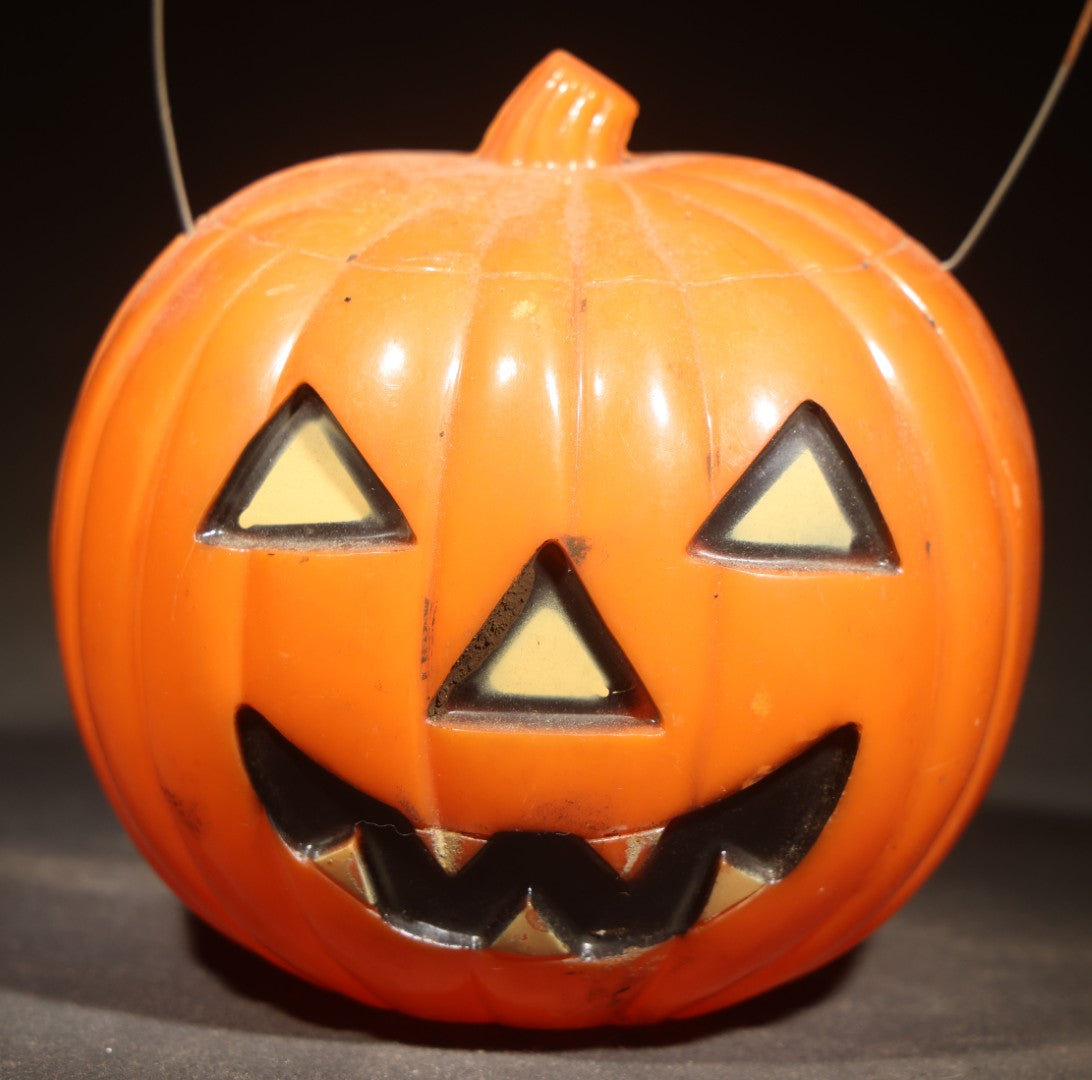 Vintage Plastic Halloween Jack-O-Lantern Pumpkin Battery-Powered Lantern with Wire Bail Handle, Manufactured by Union Products Inc., Leominster, Massachusetts, Untested