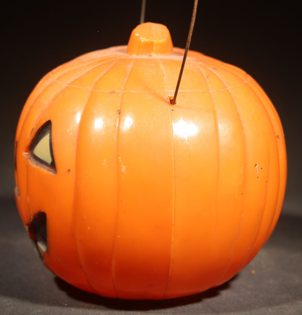 Vintage Plastic Halloween Jack-O-Lantern Pumpkin Battery-Powered Lantern with Wire Bail Handle, Manufactured by Union Products Inc., Leominster, Massachusetts, Untested