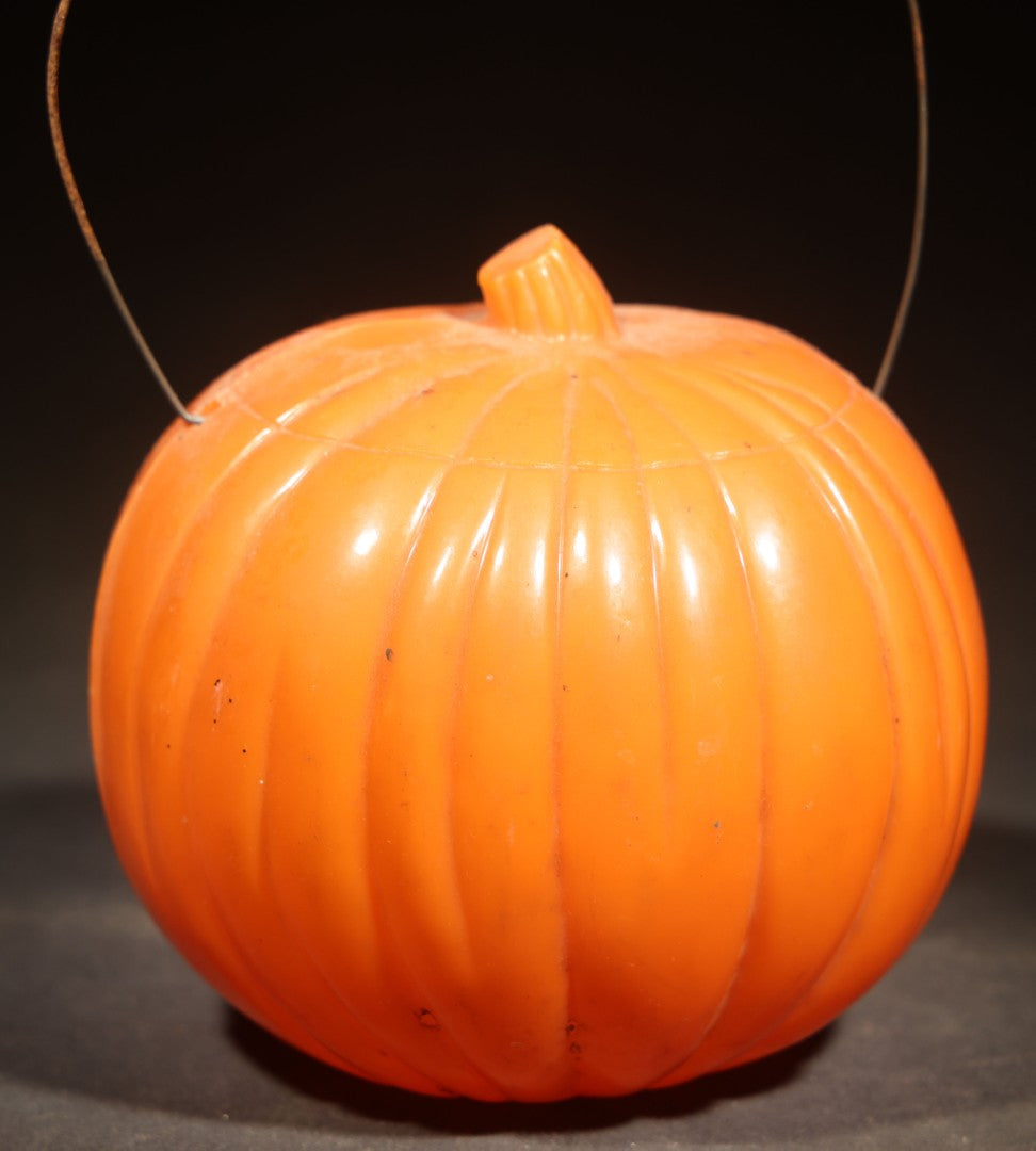 Vintage Plastic Halloween Jack-O-Lantern Pumpkin Battery-Powered Lantern with Wire Bail Handle, Manufactured by Union Products Inc., Leominster, Massachusetts, Untested