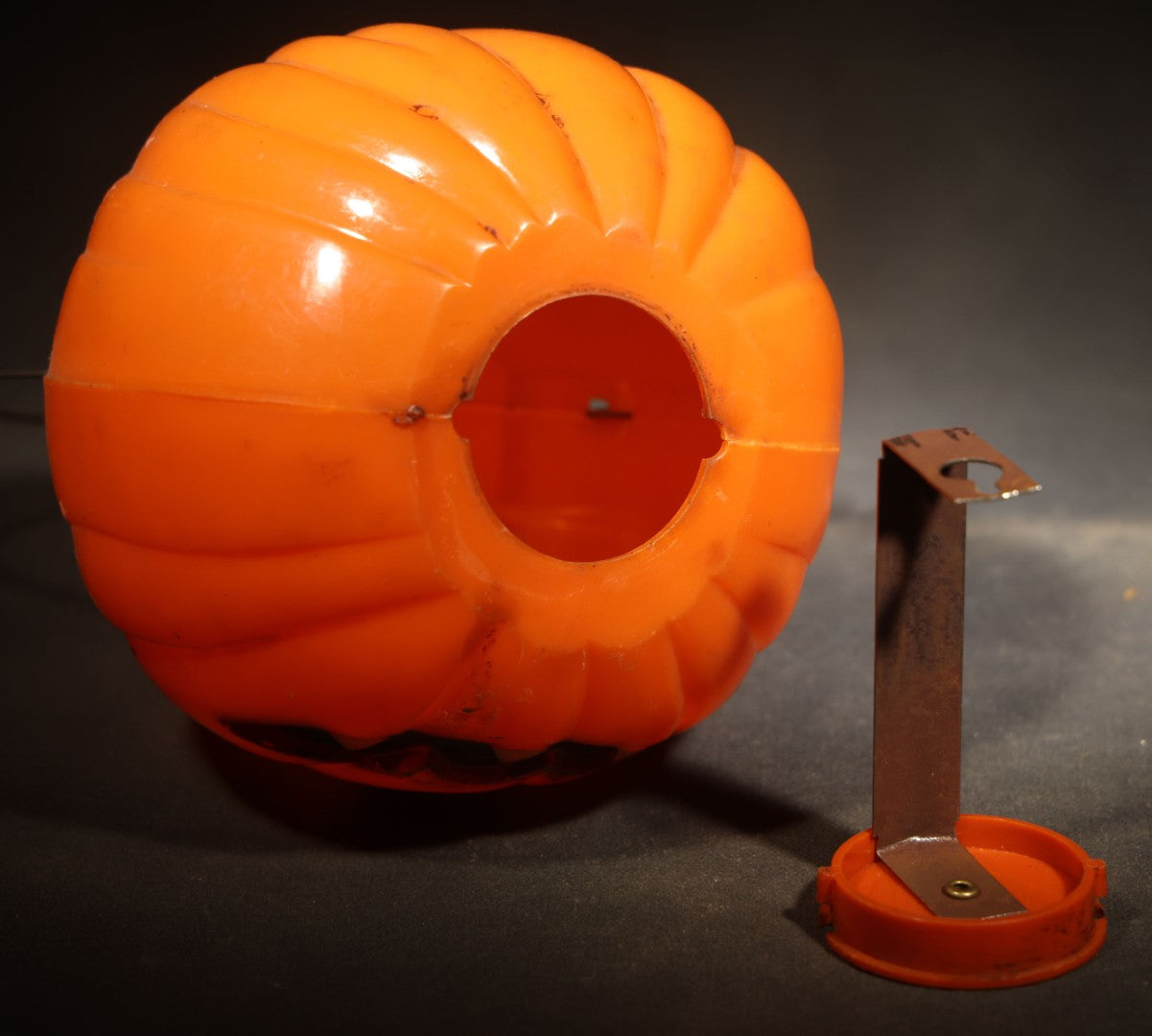 Vintage Plastic Halloween Jack-O-Lantern Pumpkin Battery-Powered Lantern with Wire Bail Handle, Manufactured by Union Products Inc., Leominster, Massachusetts, Untested