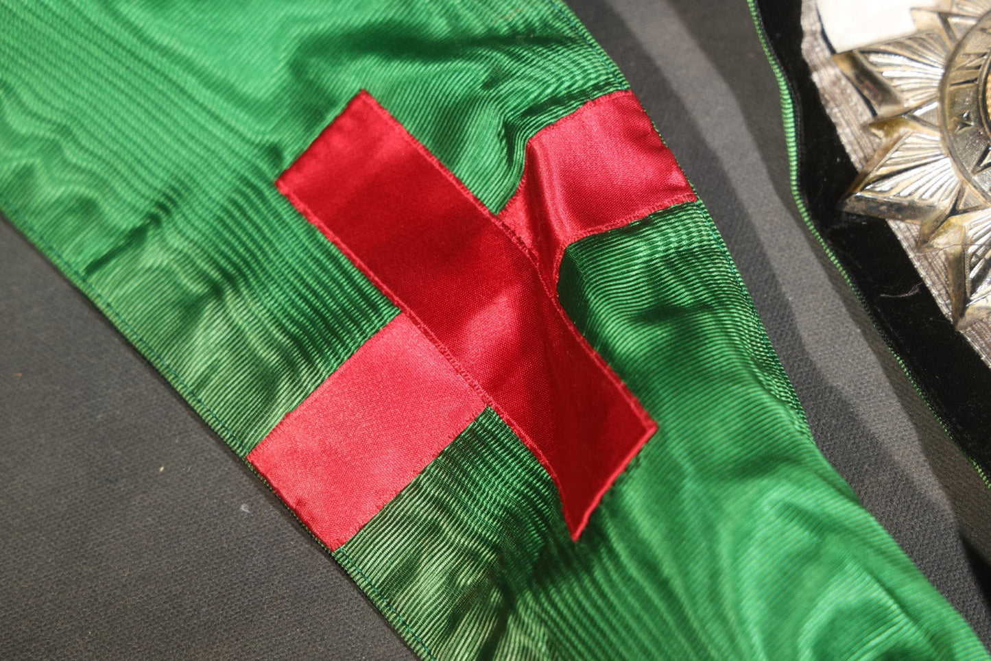Antique Knights Templar Masonic Baldric Sash with "In Hoc Signo Vinces" Cross Medallion and Red Passion Cross