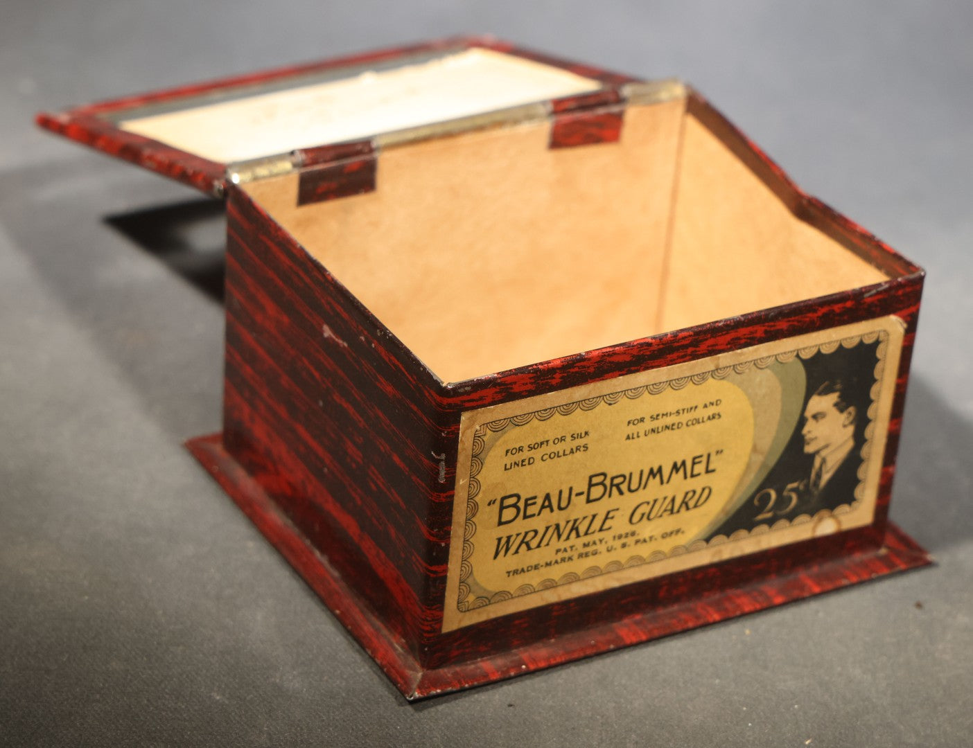 Antique "Beau-Brummel" Wrinkle Guard Tin Counter Display Box with Glass Lid, Men's Collar Accessory, Patented May 1926, 25 Cents