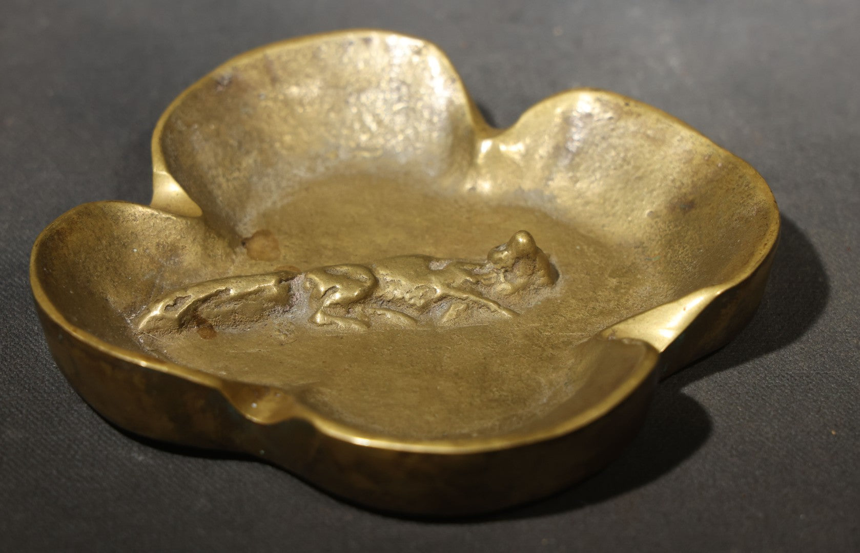 Vintage Brass Quatrefoil Ashtray with Fox Hunting Scene in Relief, Manufactured by Virginia Metalcrafters, Model 3-12