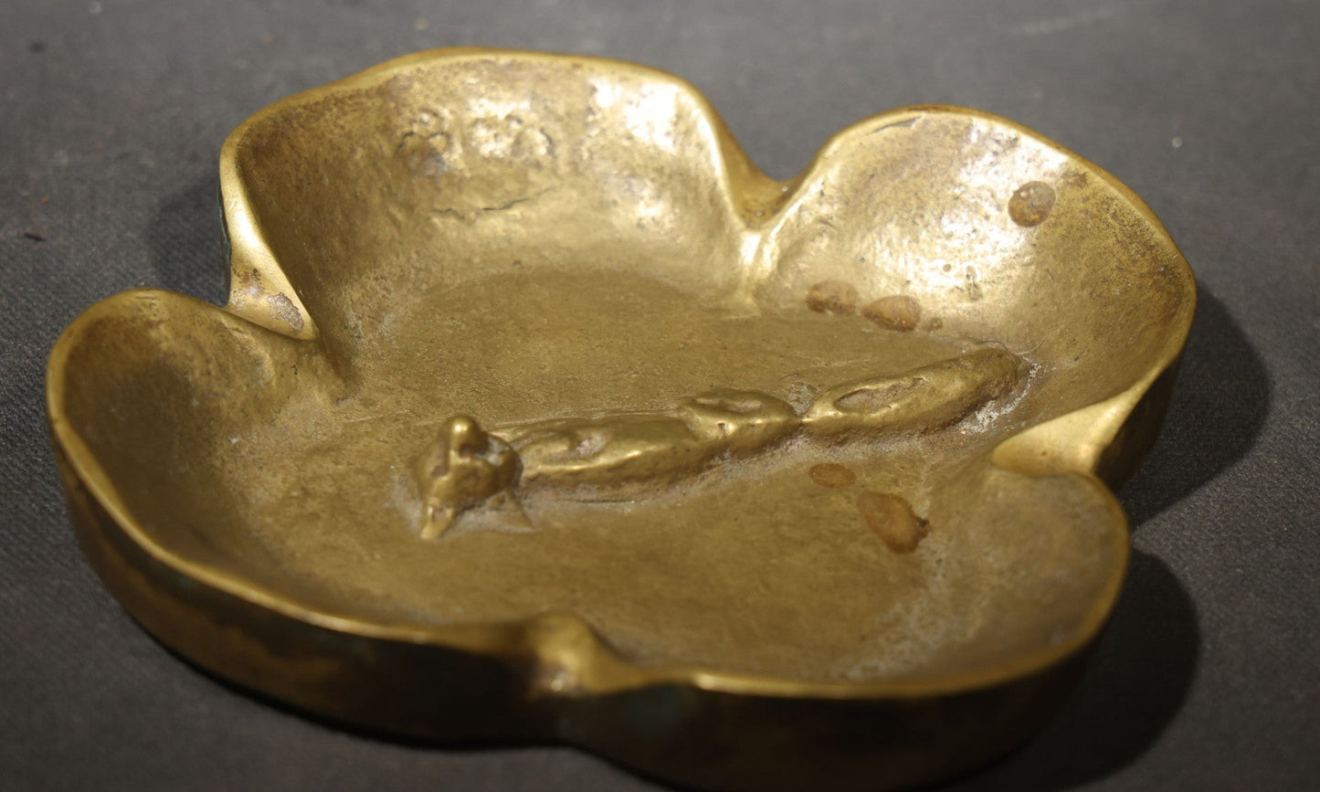Vintage Brass Quatrefoil Ashtray with Fox Hunting Scene in Relief, Manufactured by Virginia Metalcrafters, Model 3-12