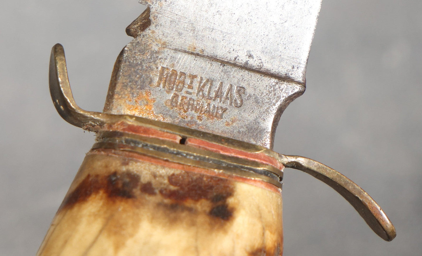 Vintage Stag-Handled Hunting Knife with Saw-Tooth Spine, Manufactured by Robert Klaas, Solingen, Germany