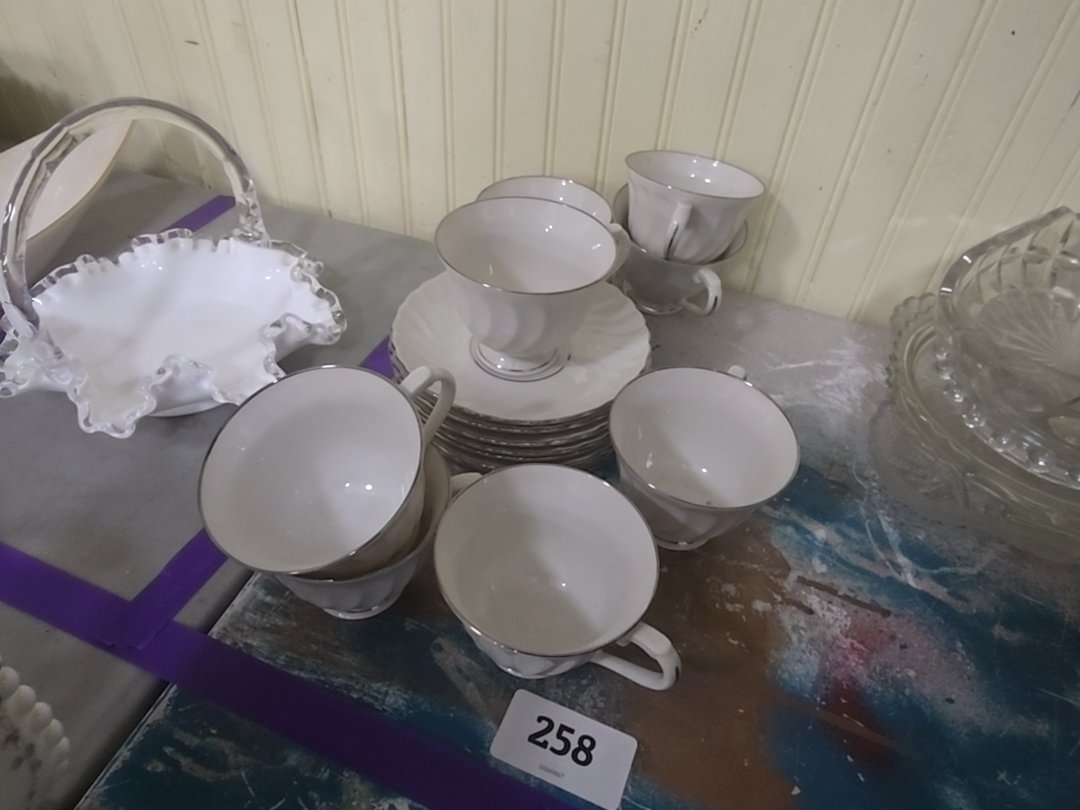 syracuse china cups and saucers