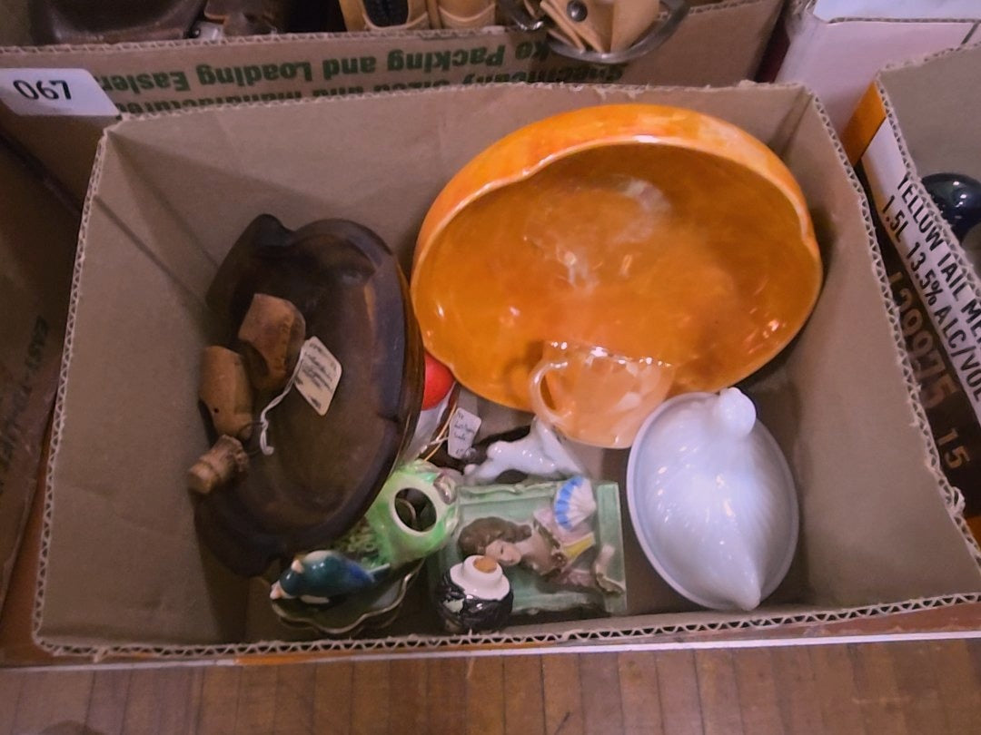box lot with miscellaneous porcelain including glass hen on basket