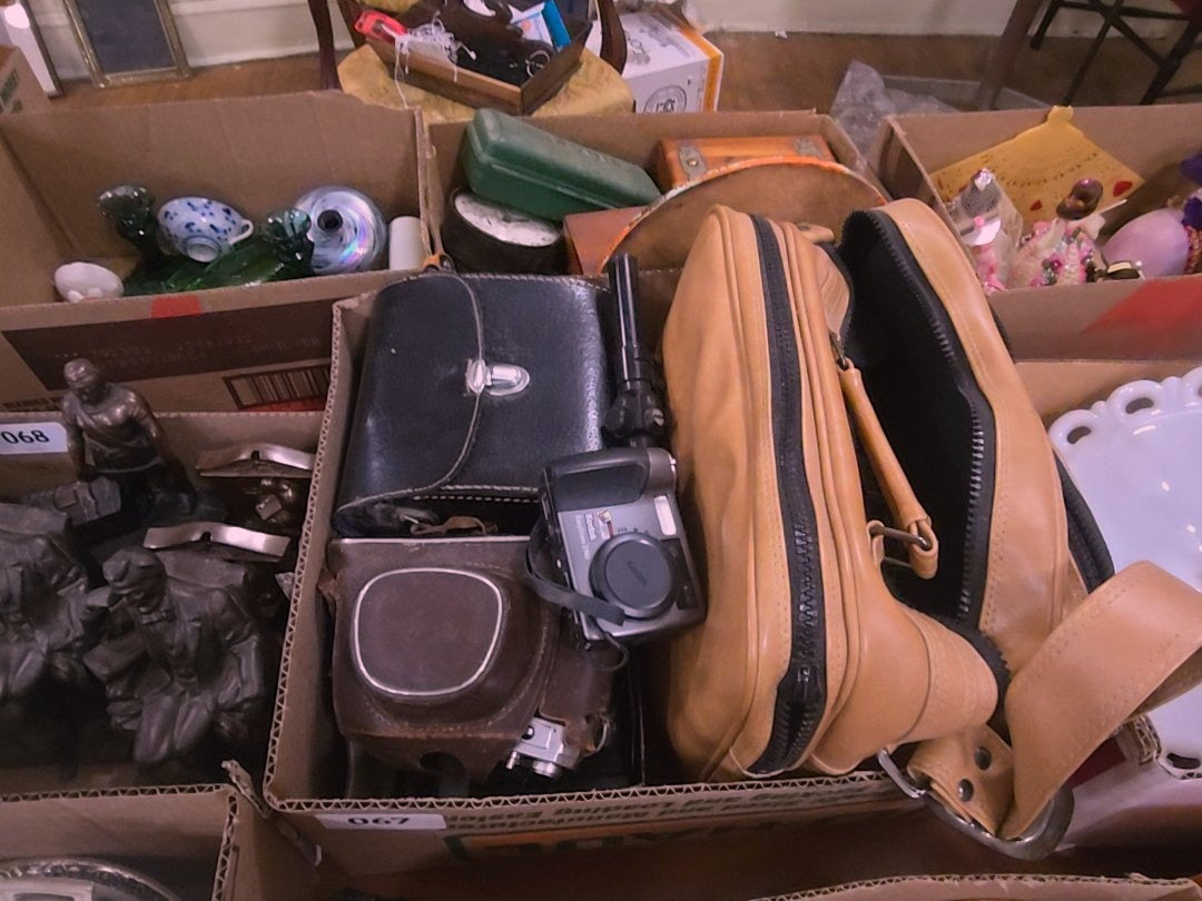 Box lot with cameras