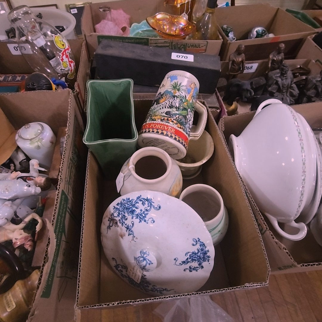 box lot with miscellaneous ceramics