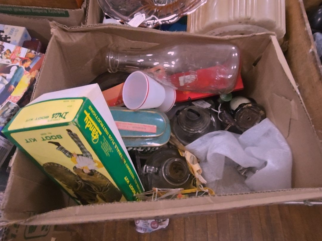 box lot with miscellaneous lamps and more