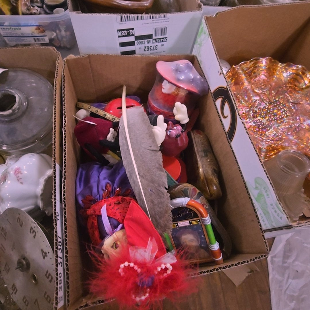 box lot of miscellaneous collectibles