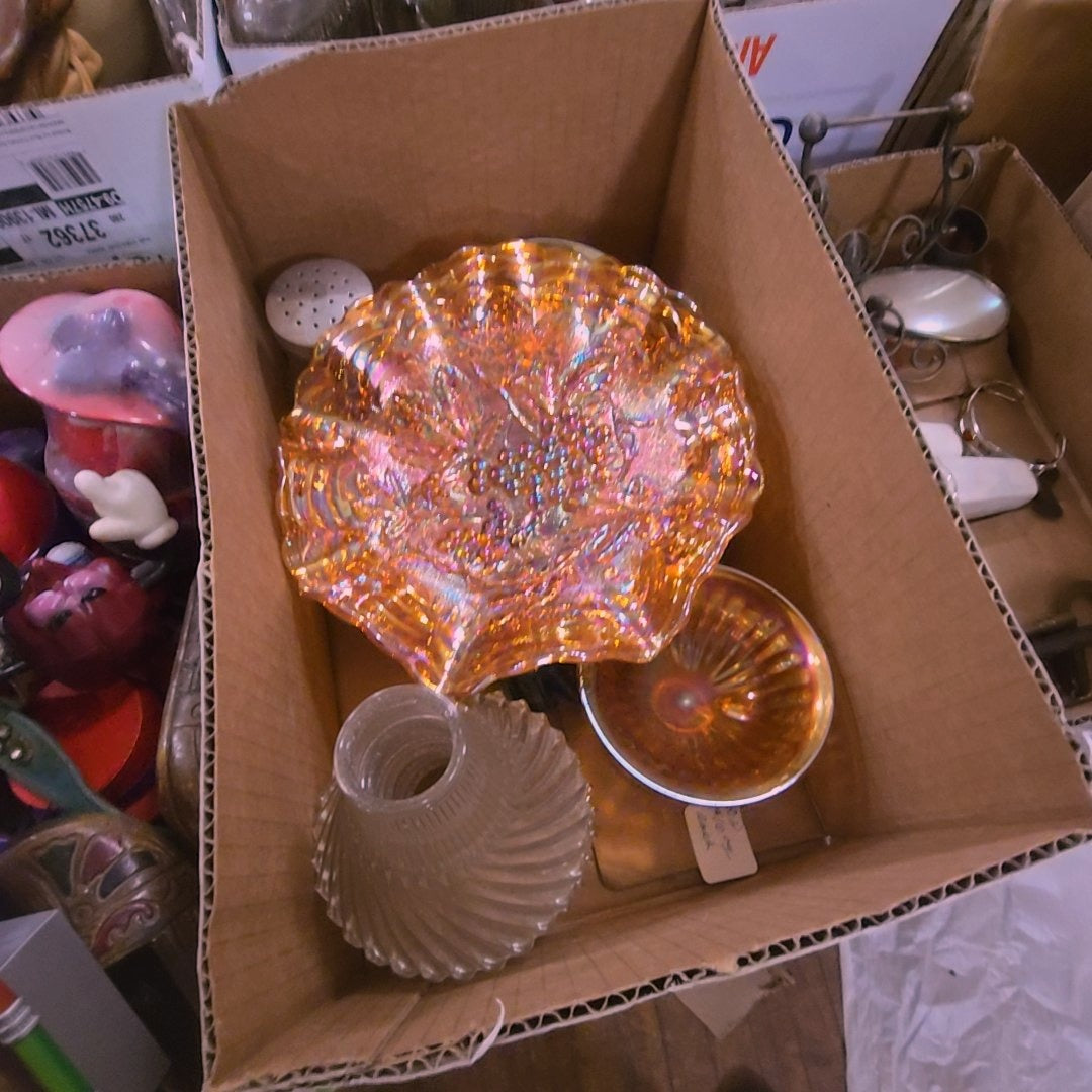 box lot of miscellaneous glass including Carnival