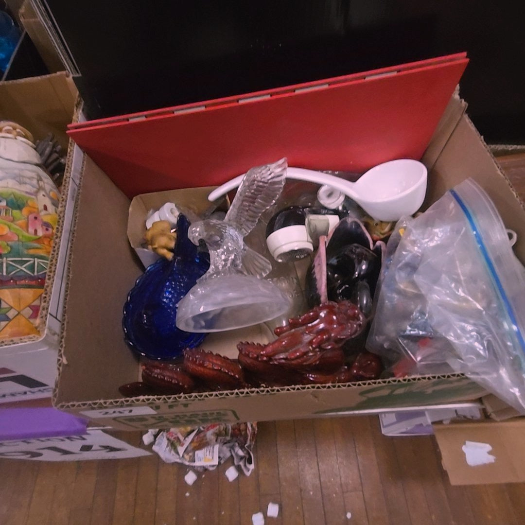 box lot with glassware, ceramics, including dragon and blue hen on nest