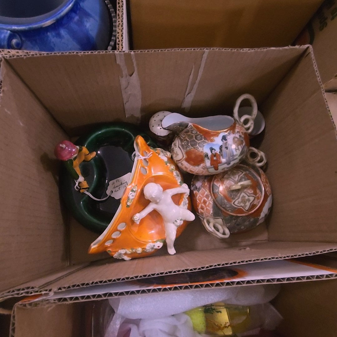 box lot with porcelain including Japanese teapot