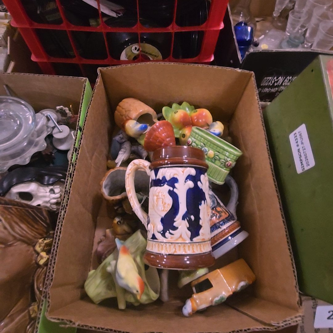 box lots of birds and steins